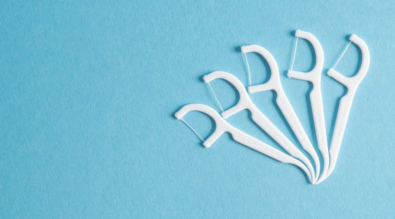 flossing-to-prevent-cavities